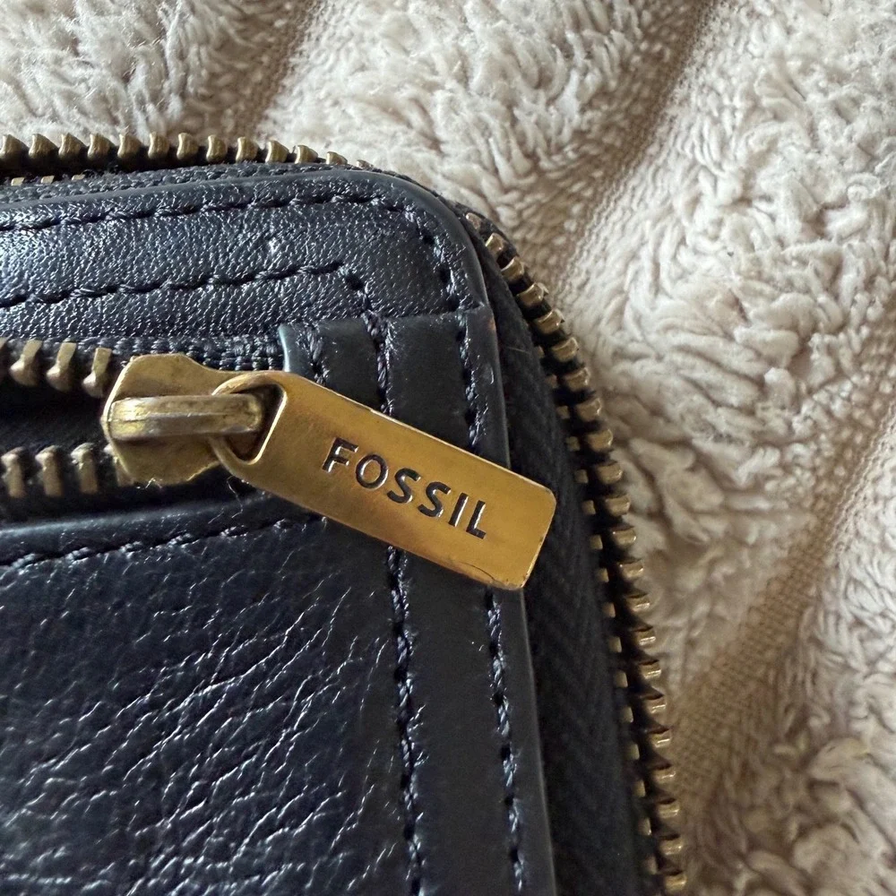 Fossil Logan RFID Medium Zip Around Wallet Black Leather SL6386001 Wristlet